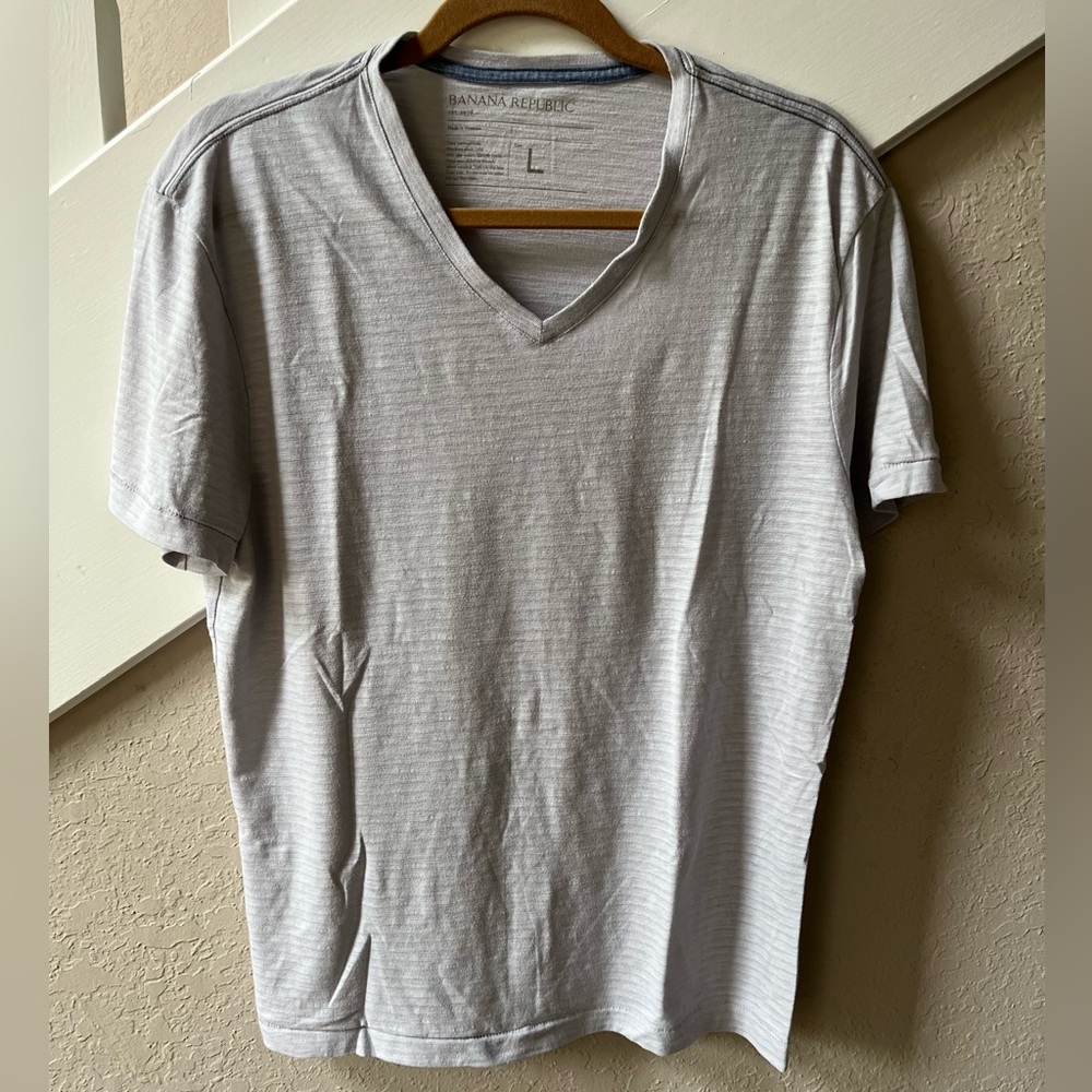 Banana Republic V Neck Tee
